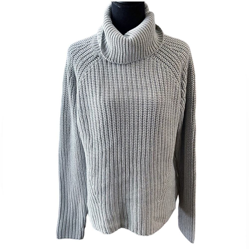 NWT turtle neck gray knit sweater size large
